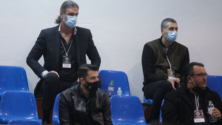 &Delta;&iota;&omicron;ί&kappa;&eta;&sigma;&eta; &sigma;&epsilon; &pi;&alpha;ί&kappa;&tau;&epsilon;&sigmaf;: &laquo;Έ&chi;&epsilon;&tau;&epsilon; &epsilon;&upsilon;&theta;ύ&nu;&epsilon;&sigmaf;, &phi;&rho;&omicron;&nu;&tau;ί&sigma;&tau;&epsilon; &nu;&alpha; &delta;&iota;&omicron;&rho;&theta;ώ&sigma;&epsilon;&tau;&epsilon; &tau;&eta;&nu; &epsilon;&iota;&kappa;ό&nu;&alpha; &sigma;&alpha;&sigmaf;&raquo;