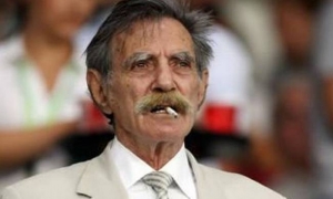 &Gamma;. &Beta;&alpha;&rho;&delta;&iota;&nu;&omicron;&gamma;&iota;ά&nu;&nu;&eta;&sigmaf;: &laquo;&Tau;έ&lambda;&omicron;&sigmaf; &omicron; &Pi;&alpha;&nu;&alpha;&theta;&eta;&nu;&alpha;ϊ&kappa;ό&sigmaf; &gamma;&iota;&alpha; &epsilon;&mu;ά&sigmaf;&raquo;