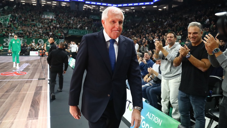 The King Is Back: &Omicron; &Zeta;έ&lambda;&iota;&kappa;&omicron; &Omicron;&mu;&pi;&rho;ά&nu;&tau;&omicron;&beta;&iota;&tau;&sigmaf; &epsilon;&pi;&iota;&sigma;&tau;&rho;έ&phi;&epsilon;&iota; &sigma;&tau;&omicron;&nu; &Pi;&alpha;&nu;&alpha;&theta;&eta;&nu;&alpha;ϊ&kappa;ό!!!