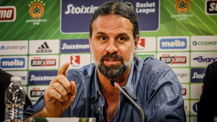 &Alpha;&lambda;&beta;έ&rho;&tau;&eta;&sigmaf;: &laquo;Ό&lambda;&omicron;&iota; &omicron;&phi;&epsilon;ί&lambda;&omicron;&upsilon;&mu;&epsilon; &nu;&alpha; &pi;&alpha;&rho;&epsilon;&upsilon;&rho;&epsilon;&theta;&omicron;ύ&mu;&epsilon; &sigma;&tau;&omicron; &mu;&epsilon;&gamma;&alpha;&lambda;ύ&tau;&epsilon;&rho;&omicron; &Pi;&alpha;&nu;&alpha;&theta;&eta;&nu;&alpha;ϊ&kappa;ό &theta;&epsilon;&sigma;&mu;ό!&raquo; (vid)