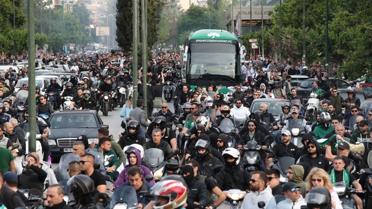 &Theta;ύ&rho;&alpha; 13: &Kappa;ά&lambda;&epsilon;&sigma;&mu;&alpha; &sigma;&epsilon; ό&lambda;&omicron;&upsilon;&sigmaf; &tau;&omicron;&upsilon;&sigmaf; &phi;ί&lambda;&omicron;&upsilon;&sigmaf; &tau;&omicron;&upsilon; &Pi;&alpha;&nu;&alpha;&theta;&eta;&nu;&alpha;ϊ&kappa;&omicron;ύ &sigma;&tau;&omicron; Caravel &pi;&rho;&iota;&nu; &tau;&omicron; &nu;&tau;έ&rho;&mu;&pi;&iota;