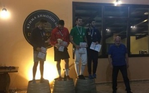 &Delta;ύ&omicron; &mu;&epsilon;&tau;ά&lambda;&lambda;&iota;&alpha; &sigma;&tau;&eta; &xi;&iota;&phi;&alpha;&sigma;&kappa;ί&alpha;