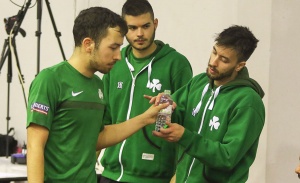 &Tau;έ&sigma;&sigma;&epsilon;&rho;&iota;&sigmaf; &laquo;&pi;&rho;ά&sigma;&iota;&nu;&omicron;&iota;&raquo; &sigma;&tau;&eta;&nu; &pi;&alpha;&gamma;&kappa;ό&sigma;&mu;&iota;&alpha; &kappa;&alpha;&tau;ά&tau;&alpha;&xi;&eta;
