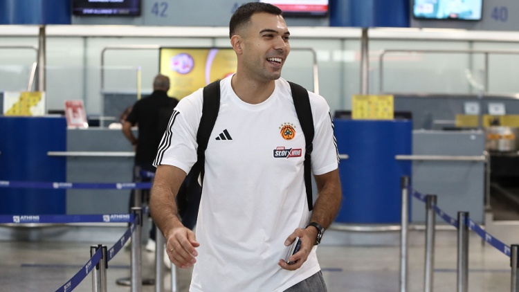 &Mu;&epsilon; &Sigma;&lambda;&omicron;ύ&kappa;&alpha; &alpha;&lambda;&lambda;ά &chi;&omega;&rho;ί&sigmaf; &Pi;&alpha;&pi;&alpha;&pi;έ&tau;&rho;&omicron;&upsilon; &sigma;&tau;&eta;&nu; &Pi;ό&lambda;&eta; &omicron; &Pi;&alpha;&nu;&alpha;&theta;&eta;&nu;&alpha;ϊ&kappa;ό&sigmaf;