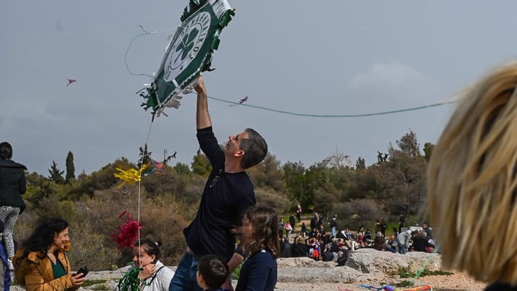 &Mu;&epsilon; &chi;&alpha;&rho;&tau;&alpha;&epsilon;&tau;ό &tau;&omicron;&upsilon; &Pi;&alpha;&nu;&alpha;&theta;&eta;&nu;&alpha;ϊ&kappa;&omicron;ύ &omicron; &Kappa;ώ&sigma;&tau;&alpha;&sigmaf; &Mu;&pi;&alpha;&kappa;&omicron;&gamma;&iota;ά&nu;&nu;&eta;&sigmaf; (pics)