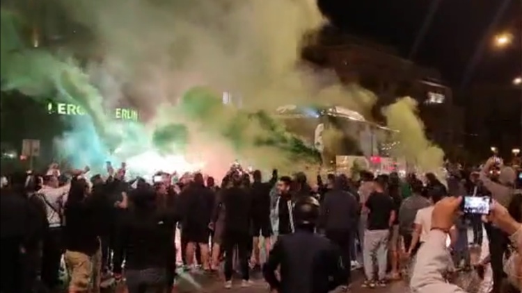 &Alpha;&pi;&omicron;&theta;&epsilon;ώ&theta;&eta;&kappa;&epsilon; &eta; &alpha;&pi;&omicron;&sigma;&tau;&omicron;&lambda;ή &tau;&omicron;&upsilon; &Pi;&alpha;&nu;&alpha;&theta;&eta;&nu;&alpha;ϊ&kappa;&omicron;ύ &alpha;&pi;ό 200 &phi;&iota;&lambda;ά&theta;&lambda;&omicron;&upsilon;&sigmaf; (vid)