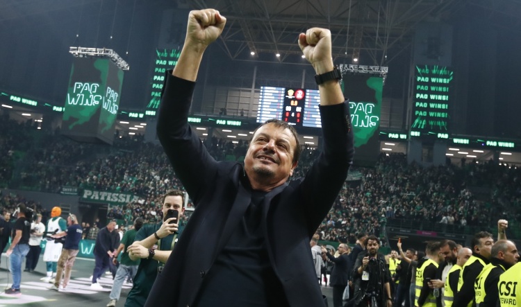 Ά&tau;&alpha;&mu;&alpha;&nu;: &laquo;&Pi;&alpha;ί&xi;&alpha;&mu;&epsilon; &sigma;&pi;&omicron;&upsilon;&delta;&alpha;ί&omicron; &mu;&pi;ά&sigma;&kappa;&epsilon;&tau; &ndash; &Eta; ά&mu;&upsilon;&nu;&alpha; &mu;&alpha;&sigmaf; έ&delta;&omega;&sigma;&epsilon; &tau;&eta; &nu;ί&kappa;&eta; &alpha;&pi;έ&nu;&alpha;&nu;&tau;&iota; &sigma;&tau;&eta; &Chi;ά&pi;&omicron;&epsilon;&lambda;&raquo;