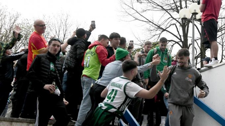 &Alpha;&pi;&omicron;&theta;&epsilon;ώ&theta;&eta;&kappa;&epsilon; &eta; &alpha;&pi;&omicron;&sigma;&tau;&omicron;&lambda;ή &tau;&omicron;&upsilon; &Pi;&alpha;&nu;&alpha;&theta;&eta;&nu;&alpha;ϊ&kappa;&omicron;ύ &sigma;&tau;&eta;&nu; BMW Arena (vid)