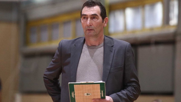 &Alpha;&nu;&delta;&rho;&epsilon;ό&pi;&omicron;&upsilon;&lambda;&omicron;&sigmaf;: &laquo;&Tau;&omicron; &sigma;&kappa;&omicron;&rho; &epsilon;ί&nu;&alpha;&iota; &lambda;ί&gamma;&omicron; &pi;&lambda;&alpha;&sigma;&mu;&alpha;&tau;&iota;&kappa;ό - &Sigma;&tau;&omicron;&nu; &Pi;&alpha;&nu;&alpha;&theta;&eta;&nu;&alpha;ϊ&kappa;ό &lambda;έ&mu;&epsilon; &pi;&omega;&sigmaf; &pi;&rho;έ&pi;&epsilon;&iota; &nu;&alpha; &kappa;ά&nu;&omicron;&upsilon;&mu;&epsilon; &mu;ό&nu;&omicron; &nu;ί&kappa;&epsilon;&sigmaf;&raquo;