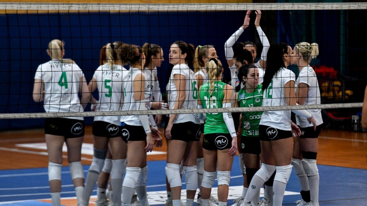 &Sigma;&tau;&eta;&nu; &Alpha;&theta;ή&nu;&alpha; &kappa;&alpha;&iota; &tau;&alpha; &delta;ύ&omicron; &mu;&alpha;&tau;&sigmaf; &tau;&omicron;&upsilon; &Pi;&alpha;&nu;&alpha;&theta;&eta;&nu;&alpha;ϊ&kappa;&omicron;ύ &mu;&epsilon; &tau;&eta;&nu; &Omicron;&sigma;&tau;ά&nu;&delta;&eta;