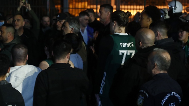 &Omicron;&iota; &laquo;&pi;&rho;ά&sigma;&iota;&nu;&epsilon;&sigmaf;&raquo; &beta;&rho;έ&theta;&eta;&kappa;&alpha;&nu; &delta;ί&pi;&lambda;&alpha; &sigma;&tau;&omicron;&upsilon;&sigmaf; &phi;&iota;&lambda;ά&theta;&lambda;&omicron;&upsilon;&sigmaf; &mu;&epsilon;&tau;ά &tau;&eta; &delta;&iota;&alpha;&kappa;&omicron;&pi;ή &sigma;&tau;&omicron;&nu; &Beta;ύ&rho;&omega;&nu;&alpha; (vid)
