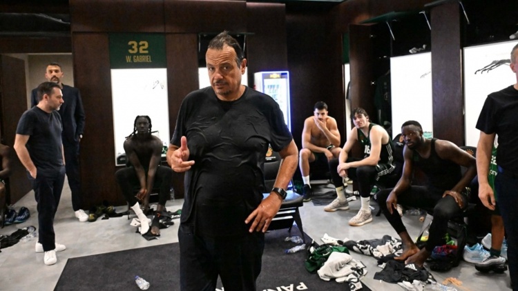 Ά&tau;&alpha;&mu;&alpha;&nu;: &laquo;&Sigma;&tau;ό&chi;&omicron;&sigmaf; &delta;&epsilon;&nu; ή&tau;&alpha;&nu; &mu;ό&nu;&omicron; &nu;&alpha; &pi;ά&mu;&epsilon; &sigma;&tau;&omicron; Final Four, &alpha;&lambda;&lambda;ά &nu;&alpha; &tau;&omicron; &kappa;&epsilon;&rho;&delta;ί&sigma;&omicron;&upsilon;&mu;&epsilon; ά&lambda;&lambda;&eta; &mu;&iota;&alpha; &phi;&omicron;&rho;ά!&raquo; (vid)