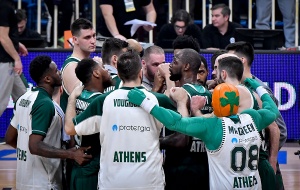 &Nu;ί&kappa;&eta; &gamma;&iota;&alpha; &tau;&omicron;&nu; &Theta;&alpha;&nu;ά&sigma;&eta; &kappa;&alpha;&iota; &tau;&alpha; &pi;&lambda;έ&iota; &omicron;&phi;