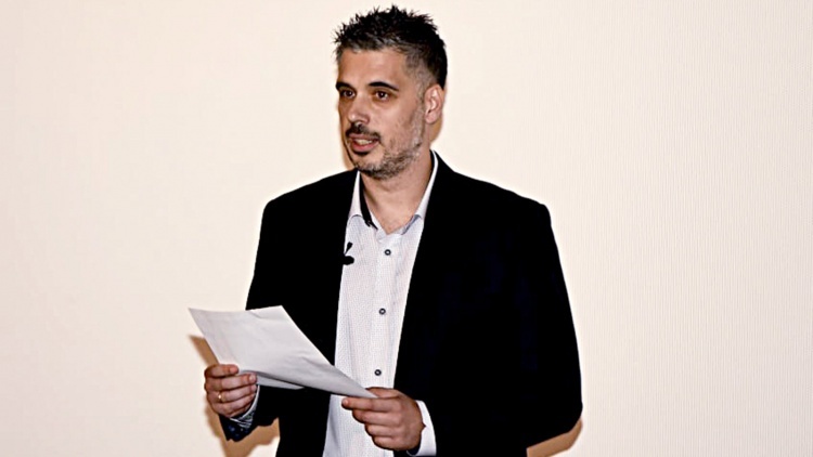 &Kappa;&omicron;&nu;&tau;ό&sigmaf;: &laquo;&Pi;&rho;ό&gamma;&rho;&alpha;&mu;&mu;&alpha; &kappa;&omicron;&mu;&mu;έ&nu;&omicron; &kappa;&alpha;&iota; &rho;&alpha;&mu;&mu;έ&nu;&omicron; &sigma;&tau;&iota;&sigmaf; &pi;&alpha;&rho;ά&lambda;&omicron;&gamma;&epsilon;&sigmaf; &alpha;&pi;&alpha;&iota;&tau;ή&sigma;&epsilon;&iota;&sigmaf; &tau;&omicron;&upsilon; &Omicron;&lambda;&upsilon;&mu;&pi;&iota;&alpha;&kappa;&omicron;ύ&raquo;