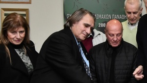 &Pi;&alpha;&rho;&alpha;&iota;&tau;ή&theta;&eta;&kappa;&epsilon; &omicron; &Sigma;&upsilon;&nu;&omicron;&delta;&iota;&nu;ό&sigmaf; &alpha;&pi;ό &tau;&eta; &delta;&iota;&omicron;ί&kappa;&eta;&sigma;&eta; &tau;&omicron;&upsilon; &Epsilon;&rho;&alpha;&sigma;&iota;&tau;έ&chi;&nu;&eta;