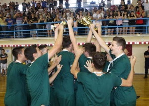 &Kappa;&Alpha;&Epsilon; &Pi;&alpha;&nu;&alpha;&theta;&eta;&nu;&alpha;ϊ&kappa;ό&sigmaf;: &laquo;&Sigma;&upsilon;&gamma;&chi;&alpha;&rho;&eta;&tau;ή&rho;&iota;&alpha;, &mu;&alpha;&sigmaf; &kappa;ά&nu;&alpha;&tau;&epsilon; &upsilon;&pi;&epsilon;&rho;ή&phi;&alpha;&nu;&omicron;&upsilon;&sigmaf;&raquo;