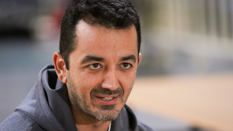 &Beta;ό&beta;&omicron;&rho;&alpha;&sigmaf;: &laquo;Έ&chi;&omicron;&upsilon;&mu;&epsilon; 3 &alpha;&pi;&omicron;&upsilon;&sigma;ί&epsilon;&sigmaf; &alpha;&lambda;&lambda;ά 12 &pi;&alpha;ί&kappa;&tau;&epsilon;&sigmaf; &pi;&omicron;&upsilon; &epsilon;ί&nu;&alpha;&iota; έ&tau;&omicron;&iota;&mu;&omicron;&iota;&raquo;