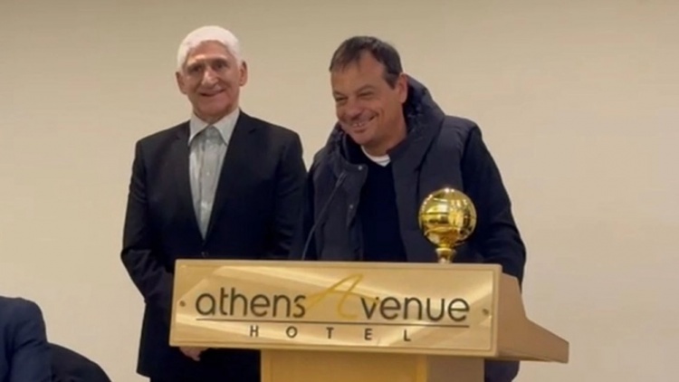 Ά&tau;&alpha;&mu;&alpha;&nu;: &laquo;&Epsilon;&lambda;&pi;ί&zeta;&omega; &sigma;&epsilon; &epsilon;&lambda;&lambda;&eta;&nu;&iota;&kappa;ό &tau;&epsilon;&lambda;&iota;&kappa;ό &sigma;&tau;&eta;&nu; Euroleague, &alpha;&lambda;&lambda;ά &nu;&alpha; &nu;&iota;&kappa;ή&sigma;&epsilon;&iota; &omicron; &Pi;&alpha;&nu;&alpha;&theta;&eta;&nu;&alpha;ϊ&kappa;ό&sigmaf;&raquo; (vid)