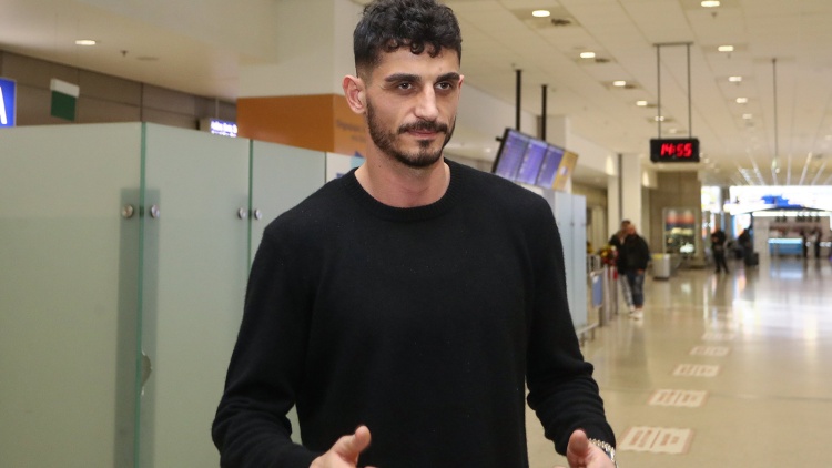 Ή&rho;&theta;&epsilon; &gamma;&iota;&alpha; &tau;&omicron;&nu; &Pi;&alpha;&nu;&alpha;&theta;&eta;&nu;&alpha;ϊ&kappa;ό &omicron; &Alpha;&kappa;&alpha;ϊ&nu;&tau;ί&nu;: &laquo;&Sigma;&tau;ό&chi;&omicron;&sigmaf; &tau;&omicron; &pi;&rho;&omega;&tau;ά&theta;&lambda;&eta;&mu;&alpha; &kappa;&alpha;&iota; &nu;&alpha; &pi;ά&omega; &sigma;&tau;&omicron; Euro&raquo;