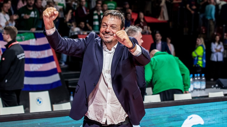 &Alpha;&tau;&alpha;&mu;ά&nu;: &laquo;&Alpha;&upsilon;&tau;&omicron;ί &omicron;&iota; &omicron;&pi;&alpha;&delta;&omicron;ί, &alpha;&upsilon;&tau;ό&sigmaf; &omicron; &sigma;ύ&lambda;&lambda;&omicron;&gamma;&omicron;&sigmaf; &alpha;&xi;ί&zeta;&omicron;&upsilon;&nu; &pi;&omicron;&lambda;&lambda;ά - &Sigma;&upsilon;&gamma;&chi;&alpha;&rho;&eta;&tau;ή&rho;&iota;&alpha; &sigma;&tau;&omicron;&nu; &Chi;&omicron;&upsilon;ά&nu;&tau;&sigma;&omicron;&raquo;