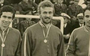 Green Legend &omicron; &Delta;&eta;&mu;ή&tau;&rho;&eta;&sigmaf; &Kappa;&upsilon;&tau;&tau;έ&alpha;&sigmaf;