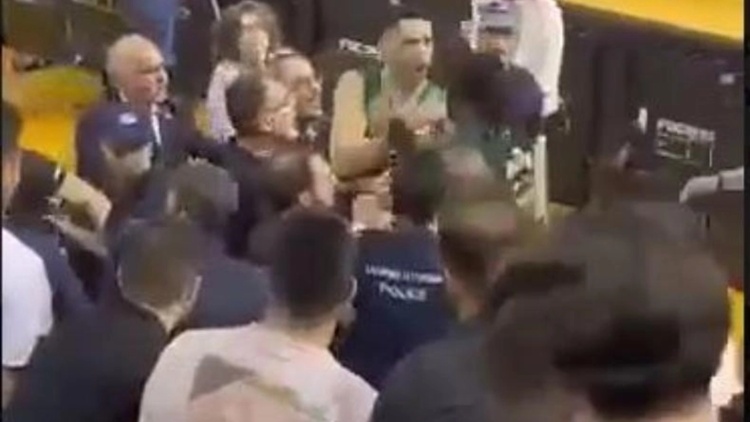 &Kappa;&alpha;&phi;&rho;ί&lambda;&epsilon;&sigmaf; &epsilon;&iota;&sigmaf; &beta;ά&rho;&omicron;&sigmaf; &Lambda;&epsilon;&sigma;ό&rho; &kappa;&alpha;&iota; 13&chi;&rho;&omicron;&nu;&omicron;&upsilon; &mu;&epsilon;&tau;ά &tau;&eta; &nu;ί&kappa;&eta; &epsilon;&pi;ί &tau;&omicron;&upsilon; &Pi;&Alpha;&Omicron;&Kappa; (vid)