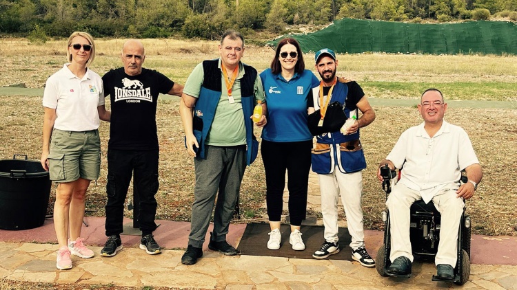 &laquo;&Alpha;&sigma;&eta;&mu;έ&nu;&iota;&omicron;&sigmaf;&raquo; &omicron; &Beta;&lambda;&alpha;&sigma;&tau;ά&rho;&alpha;&sigmaf;