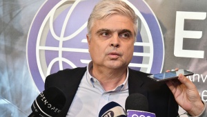 &Pi;&alpha;&pi;&alpha;&delta;ό&pi;&omicron;&upsilon;&lambda;&omicron;&sigmaf;: &laquo;T&omicron; 13-1 &epsilon;ί&nu;&alpha;&iota; &delta;&eta;&mu;&omicron;&kappa;&rho;&alpha;&tau;ί&alpha;, ό&chi;&iota; &pi;&rho;&alpha;&xi;&iota;&kappa;ό&pi;&eta;&mu;&alpha;&raquo;