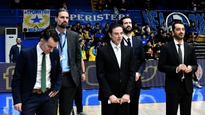 &Beta;ό&beta;&omicron;&rho;&alpha;&sigmaf; - &Alpha;&lambda;&beta;έ&rho;&tau;&eta;&sigmaf;: &laquo;&Alpha;&upsilon;&tau;ά &kappa;&epsilon;&rho;&delta;ί&sigma;&alpha;&mu;&epsilon; &alpha;&pi;ό &tau;&omicron;&nu; &Pi;&iota;&tau;ί&nu;&omicron;&raquo;