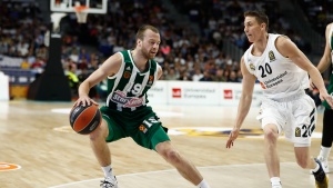 H &delta;&iota;&alpha;&iota;&tau;&eta;&tau;&iota;&kappa;ή &tau;&rho;&iota;ά&delta;&alpha; &tau;&omicron;&upsilon; Game 2 (pic)