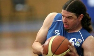 &laquo;&Pi;&rho;ά&sigma;&iota;&nu;&omicron;&sigmaf;&raquo; &omicron; &Mu;&omicron;&upsilon;&mu;&tau;&zeta;ό&gamma;&lambda;&omicron;&upsilon;
