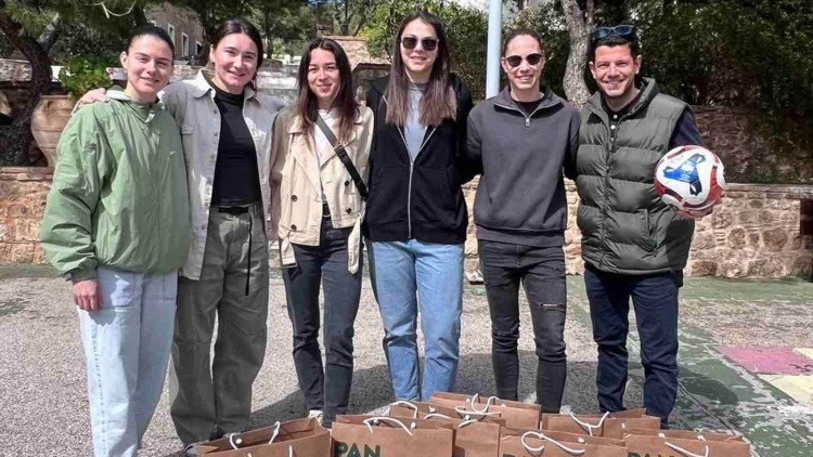 &Epsilon;&pi;ί&sigma;&kappa;&epsilon;&psi;&eta; &sigma;&tau;&omicron; &Epsilon;&kappa;&kappa;&lambda;&eta;&sigma;&iota;&alpha;&sigma;&tau;&iota;&kappa;ό &Omicron;&rho;&phi;&alpha;&nu;&omicron;&tau;&rho;&omicron;&phi;&epsilon;ί&omicron; &Beta;&omicron;&upsilon;&lambda;&iota;&alpha;&gamma;&mu;έ&nu;&eta;&sigmaf; &alpha;&pi;ό &tau;&omicron;&nu; &Pi;&alpha;&nu;&alpha;&theta;&eta;&nu;&alpha;ϊ&kappa;ό (pics)