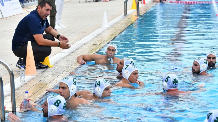 &Gamma;&iota;&alpha; &tau;&omicron; 2/2 &kappa;ό&nu;&tau;&rho;&alpha; &sigma;&tau;&omicron;&nu; &Upsilon;&delta;&rho;&alpha;ϊ&kappa;ό &tau;&omicron; &laquo;&tau;&rho;&iota;&phi;ύ&lambda;&lambda;&iota;&raquo;