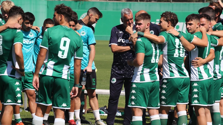 Youth League: &Eta; &Pi;ό&rho;&tau;&omicron; &sigma;&tau;&omicron; &delta;&rho;ό&mu;&omicron; &tau;&omicron;&upsilon; &Pi;&alpha;&nu;&alpha;&theta;&eta;&nu;&alpha;ϊ&kappa;&omicron;ύ