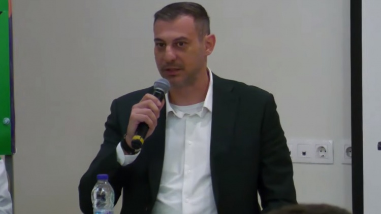 &Pi;&alpha;&nu;&tau;&alpha;&lambda;έ&omega;&nu;: &laquo;&Eta; &epsilon;&upsilon;&rho;&omega;&pi;&alpha;ϊ&kappa;ή &pi;&alpha;&rho;&omicron;&upsilon;&sigma;ί&alpha; &sigma;&epsilon; &pi;&omicron;&lambda;&lambda;ά &alpha;&theta;&lambda;ή&mu;&alpha;&tau;&alpha; &delta;&epsilon;ί&chi;&nu;&epsilon;&iota; &tau;&eta; &phi;&iota;&lambda;&omicron;&delta;&omicron;&xi;ί&alpha; &kappa;&alpha;&iota; &tau;&eta; &delta;&upsilon;&nu;&alpha;&mu;&iota;&kappa;ή &tau;&omicron;&upsilon; &Pi;&alpha;&nu;&alpha;&theta;&eta;&nu;&alpha;ϊ&kappa;&omicron;ύ&raquo;