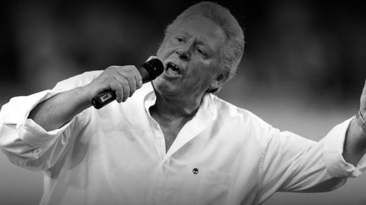 &Kappa;&Alpha;&Epsilon; &Pi;&alpha;&nu;&alpha;&theta;&eta;&nu;&alpha;ϊ&kappa;ό&sigmaf;: &laquo;&Omicron; &Gamma;&iota;ά&nu;&nu;&eta;&sigmaf; &Beta;&omicron;&gamma;&iota;&alpha;&tau;&zeta;ή&sigmaf; &gamma;&alpha;&lambda;&omicron;ύ&chi;&eta;&sigma;&epsilon; &mu;&epsilon; &tau;&eta; &phi;&omega;&nu;ή &tau;&omicron;&upsilon; &pi;&omicron;&lambda;&lambda;έ&sigmaf; &gamma;&epsilon;&nu;&iota;έ&sigmaf; &Pi;&alpha;&nu;&alpha;&theta;&eta;&nu;&alpha;ϊ&kappa;ώ&nu;&raquo;
