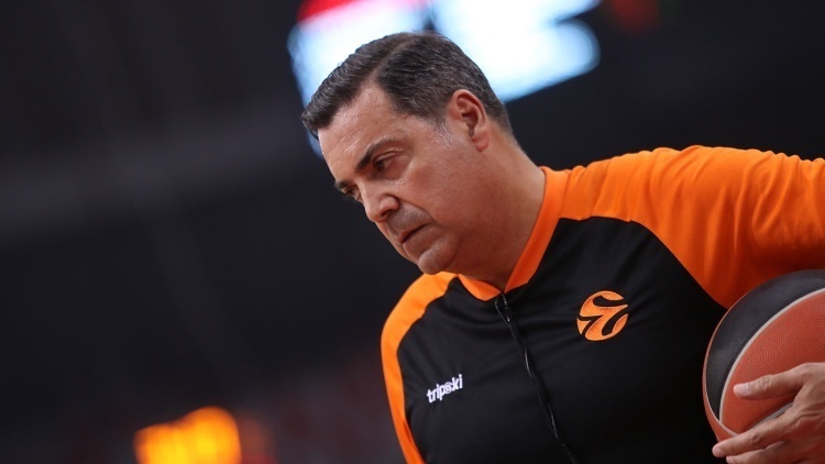 &Omicron; &Iota;&epsilon;&rho;&epsilon;&theta;&omicron;&upsilon;έ&lambda;&omicron; &sigma;&tau;&eta;&nu; &tau;&rho;&iota;ά&delta;&alpha; &tau;&omega;&nu; &delta;&iota;&alpha;&iota;&tau;&eta;&tau;ώ&nu; &tau;&omicron;&upsilon; &Zeta;&alpha;&lambda;&gamma;&kappa;ί&rho;&iota;&sigmaf; - &Pi;&alpha;&nu;&alpha;&theta;&eta;&nu;&alpha;ϊ&kappa;ό&sigmaf;