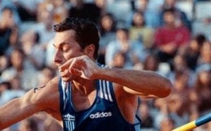 Green Legend o &Tau;&sigma;ί&tau;&omicron;&upsilon;&rho;&alpha;&sigmaf;