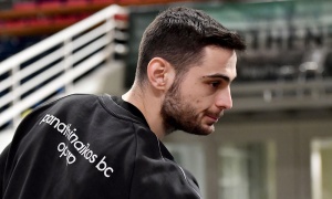 &Chi;&omega;&rho;ί&sigmaf; &Pi;&alpha;&pi;&alpha;&pi;έ&tau;&rho;&omicron;&upsilon; &kappa;&alpha;&iota; &Beta;&omicron;&upsilon;&gamma;&iota;&omicron;ύ&kappa;&alpha; &kappa;ό&nu;&tau;&rho;&alpha; &sigma;&tau;&eta; &Zeta;&epsilon;&nu;ί&tau; &omicron; &Pi;&alpha;&nu;&alpha;&theta;&eta;&nu;&alpha;ϊ&kappa;ό&sigmaf;