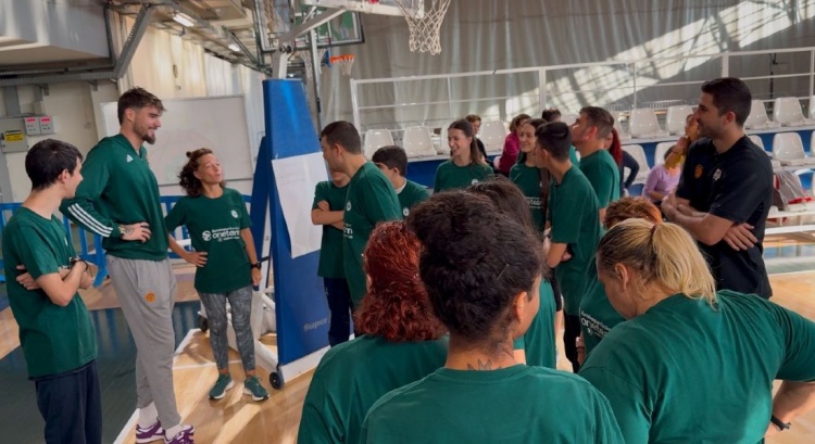 &Epsilon;&rho;&nu;&alpha;&nu;&gamma;&kappa;ό&mu;&epsilon;&theta; &kappa;&alpha;&iota; &Mu;&omega;&rho;&alpha;ΐ&tau;&eta;&sigmaf; &sigma;&tau;&eta;&nu; &pi;&rho;ώ&tau;&eta; &pi;&rho;&omicron;&pi;ό&nu;&eta;&sigma;&eta; &tau;&omicron;&upsilon; &pi;&rho;&omicron;&gamma;&rho;ά&mu;&mu;&alpha;&tau;&omicron;&sigmaf; ONE TEAM