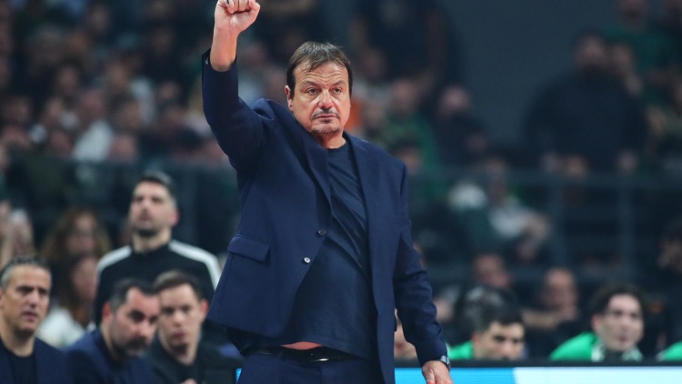 Ά&tau;&alpha;&mu;&alpha;&nu;: &laquo;&Delta;&epsilon;&nu; &kappa;&lambda;&alpha;ί&mu;&epsilon; &gamma;&iota;&alpha; &tau;&iota;&sigmaf; &alpha;&pi;&omicron;&upsilon;&sigma;ί&epsilon;&sigmaf;, &pi;&alpha;ί&xi;&alpha;&mu;&epsilon; &tau;&eta;&nu; &tau;έ&lambda;&epsilon;&iota;&alpha; ά&mu;&upsilon;&nu;&alpha; &sigma;&epsilon; ό&lambda;&omicron; &tau;&omicron; &mu;&alpha;&tau;&sigmaf;&raquo;