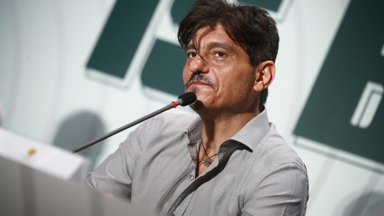 &Delta;&eta;&mu;ή&tau;&rho;&eta;&sigmaf; &Gamma;&iota;&alpha;&nu;&nu;&alpha;&kappa;ό&pi;&omicron;&upsilon;&lambda;&omicron;&sigmaf;: &laquo;Έ&chi;&omega; &tau;&omicron; 1,5 &pi;ό&delta;&iota; &mu;έ&sigma;&alpha; &kappa;&alpha;&iota; &tau;&omicron; &mu;&iota;&sigma;ό έ&xi;&omega; &alpha;&pi;ό &tau;&omicron;&nu; &Pi;&alpha;&nu;&alpha;&theta;&eta;&nu;&alpha;ϊ&kappa;ό&raquo; - Ό&lambda;&eta; &eta; &sigma;&upsilon;&nu;έ&nu;&tau;&epsilon;&upsilon;&xi;&eta;