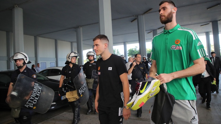 Έ&phi;&tau;&alpha;&sigma;&epsilon; &sigma;&tau;&omicron; &Sigma;&Epsilon;&Phi; &omicron; &Pi;&alpha;&nu;&alpha;&theta;&eta;&nu;&alpha;ϊ&kappa;ό&sigmaf; (pics)