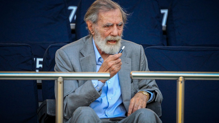 &laquo;&Pi;ό&rho;&tau;&alpha;&raquo; &alpha;&pi;ό &Gamma;. &Beta;&alpha;&rho;&delta;&iota;&nu;&omicron;&gamma;&iota;ά&nu;&nu;&eta; &sigma;&tau;&omicron;&nu; &Pi;&alpha;&nu;&alpha;&theta;&eta;&nu;&alpha;ϊ&kappa;ό &Beta;' &gamma;&iota;&alpha; &Pi;&alpha;&iota;&alpha;&nu;ί&alpha;