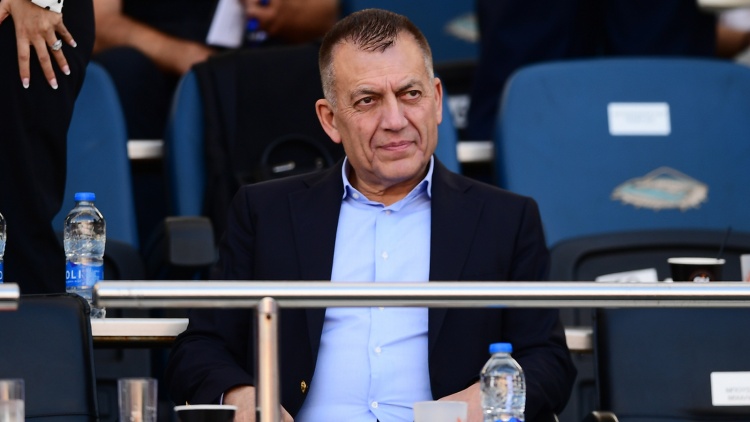 &Beta;&rho;&omicron;ύ&tau;&sigma;&eta;&sigmaf;: &laquo;&Omicron; &Pi;&alpha;&nu;&alpha;&theta;&eta;&nu;&alpha;ϊ&kappa;ό&sigmaf; &mu;&epsilon; &epsilon;&nu;&eta;&mu;έ&rho;&omega;&sigma;&epsilon; ό&tau;&iota; &theta;έ&lambda;&epsilon;&iota; &nu;&alpha; έ&rho;&theta;&epsilon;&iota; &sigma;&tau;&eta; &sigma;&upsilon;&nu;ά&nu;&tau;&eta;&sigma;&eta; &omicron; &Gamma;&iota;&alpha;&nu;&nu;&alpha;&kappa;ό&pi;&omicron;&upsilon;&lambda;&omicron;&sigmaf;&raquo;