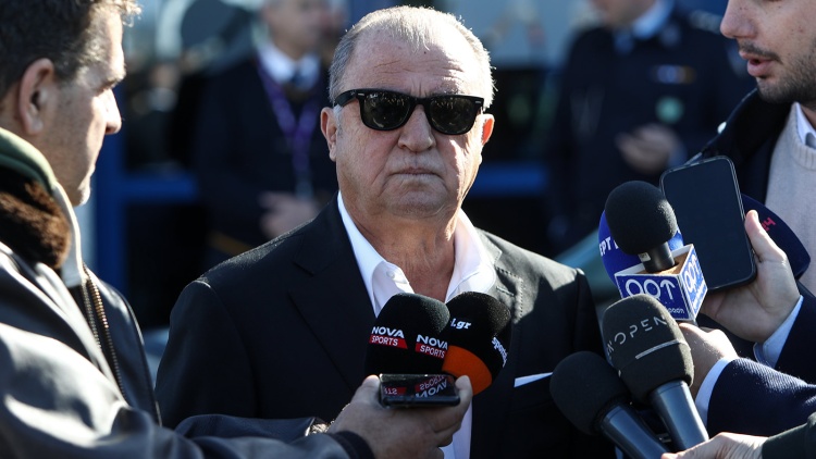 &Sigma;&tau;&eta;&nu; &Alpha;&theta;ή&nu;&alpha; &gamma;&iota;&alpha; &tau;&omicron;&nu; &Pi;&alpha;&nu;&alpha;&theta;&eta;&nu;&alpha;ϊ&kappa;ό &omicron; &Tau;&epsilon;&rho;ί&mu;: &laquo;Ή&rho;&theta;&alpha; &nu;&alpha; &kappa;ά&nu;&omega; &tau;&omicron;&nu; &Pi;&alpha;&nu;&alpha;&theta;&eta;&nu;&alpha;ϊ&kappa;ό &pi;&rho;&omega;&tau;&alpha;&theta;&lambda;&eta;&tau;ή&raquo;
