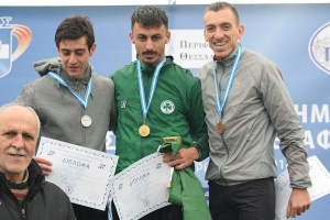 &Sigma;&tau;&omicron; &pi;&rho;ώ&tau;&omicron; &sigma;&kappa;&alpha;&lambda;ί &tau;&omicron;&upsilon; &beta;ά&theta;&rho;&omicron;&upsilon; &omicron; &Gamma;&kappa;&epsilon;&lambda;&alpha;&omicron;ύ&zeta;&omicron;&sigmaf;