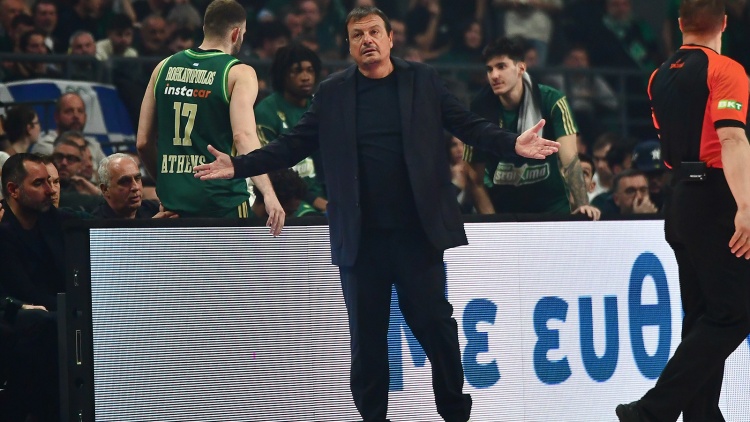 Ά&tau;&alpha;&mu;&alpha;&nu;: &laquo;&Kappa;ά&pi;&omicron;&iota;&omicron;&iota; &pi;&alpha;ί&kappa;&tau;&epsilon;&sigmaf; &phi;&omicron;&beta;&omicron;ύ&nu;&tau;&alpha;&iota; &nu;&alpha; &pi;&alpha;ί&xi;&omicron;&upsilon;&nu; - &Chi;ά&sigma;&alpha;&mu;&epsilon; &tau;&omicron; &mu;&alpha;&tau;&sigmaf; &alpha;&pi;ό &tau;&eta; &theta;έ&sigma;&eta; '4' &kappa;&alpha;&iota; ό&chi;&iota; &alpha;&pi;ό &tau;&omicron; '5'&raquo;
