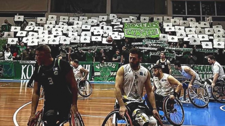&Mu;&epsilon;&gamma;ά&lambda;&omicron; &delta;&iota;&pi;&lambda;ό &kappa;ό&nu;&tau;&rho;&alpha; &sigma;&tau;&omicron;&nu; &Eta;&rho;ό&delta;&iota;&kappa;&omicron; &gamma;&iota;&alpha; &tau;&omicron;&nu; &Pi;&alpha;&nu;&alpha;&theta;&eta;&nu;&alpha;ϊ&kappa;ό