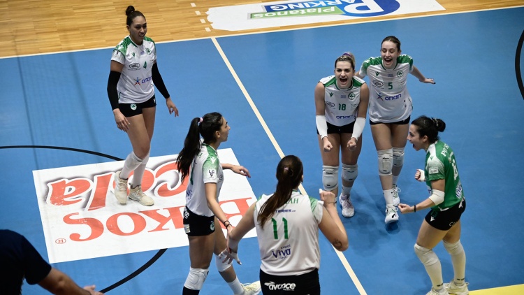 &Tau;&rho;&epsilon;&iota;&sigmaf; &laquo;&pi;&rho;ά&sigma;&iota;&nu;&epsilon;&sigmaf;&raquo; &xi;&epsilon;&chi;&omega;&rho;ί&zeta;&omicron;&upsilon;&nu; &sigma;&tau;&eta;&nu; Volley League